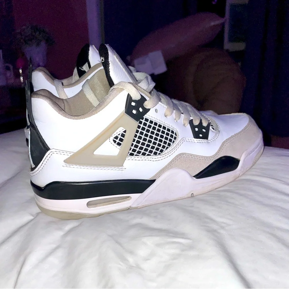 Jordan 4s - Picture 1 of 5